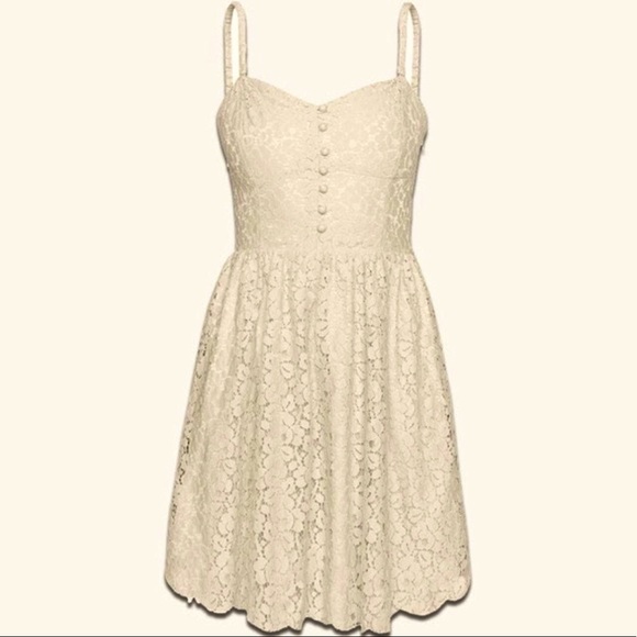 Aritzia Dresses & Skirts - Aritzia Talula zero lace dress